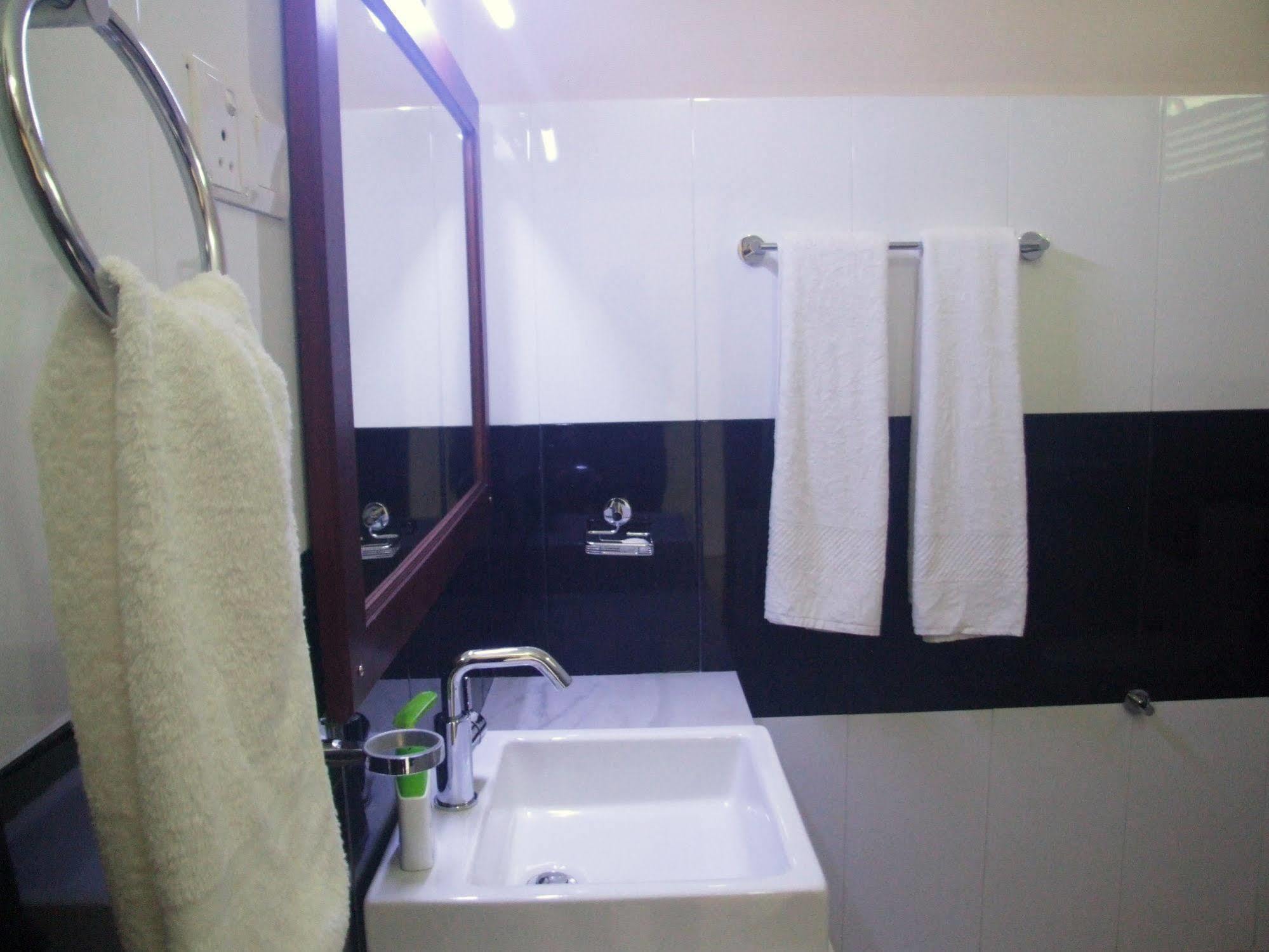Hotel Onrock Ella Bagian luar foto